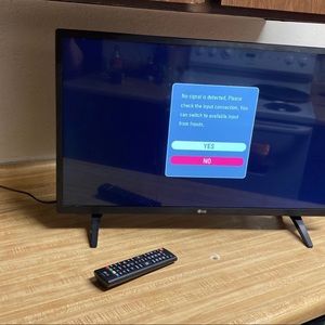 2019 LG TV 28 inches just missing one screw